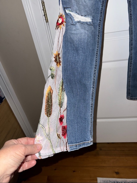 Sneak Peek Blue Denim Wide-Leg Jeans with Floral Embroidery - Picture 2 of 5